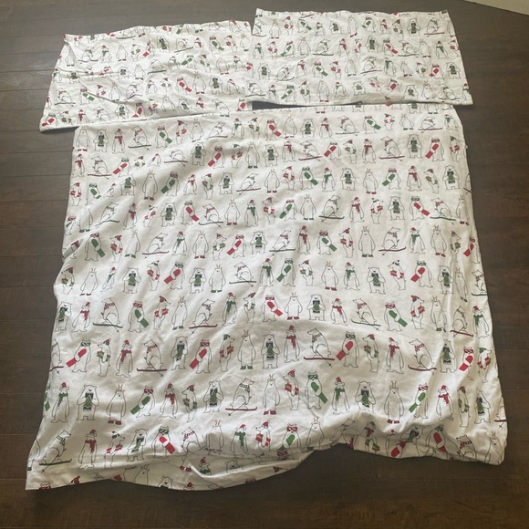 Pottery Barn Teen Polar Bear Duvet and Pillowcase Set - Picture 7 of 13